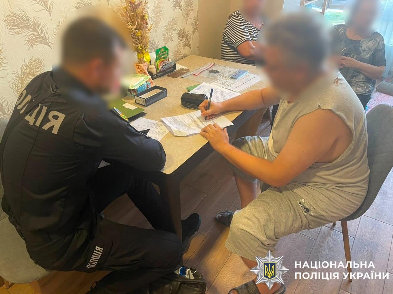 У Києві чоловіків задля бронювання за 10 тисяч доларів влаштовували «працювати» у ліцеї