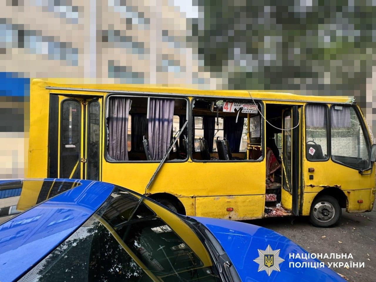 У Херсоні росіяни вдарили дроном по маршрутці: четверо людей загинули, ще п’ятеро – поранені