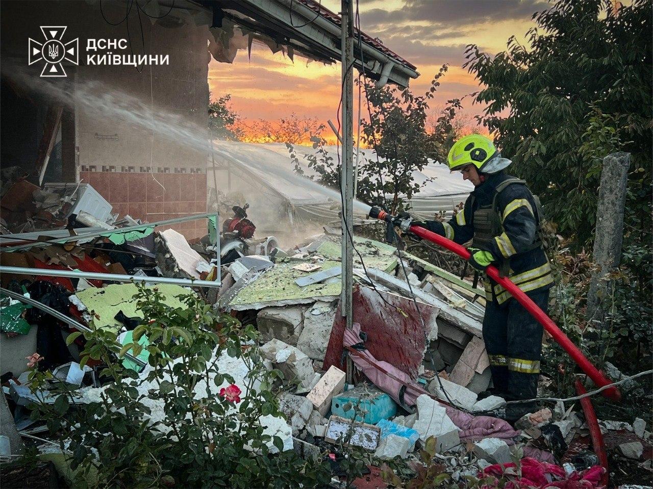 На Київщині внаслідок обстрілів загинула людина, ще семеро – травмовані
