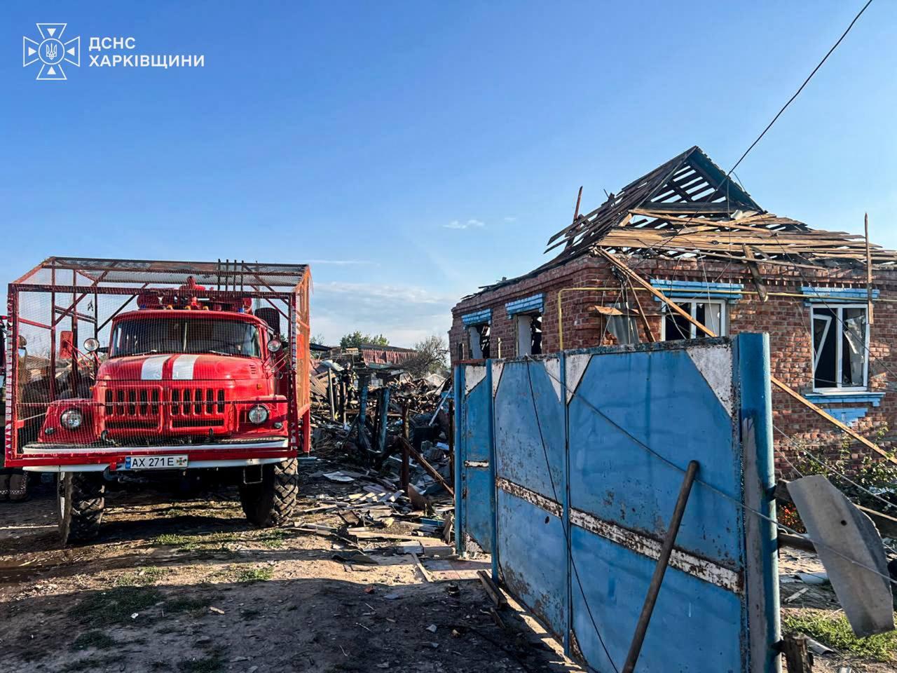Росіяни безпілотниками знищили п’ять будинків на Харківщині: з-під завалів дістали тіла двох жінок