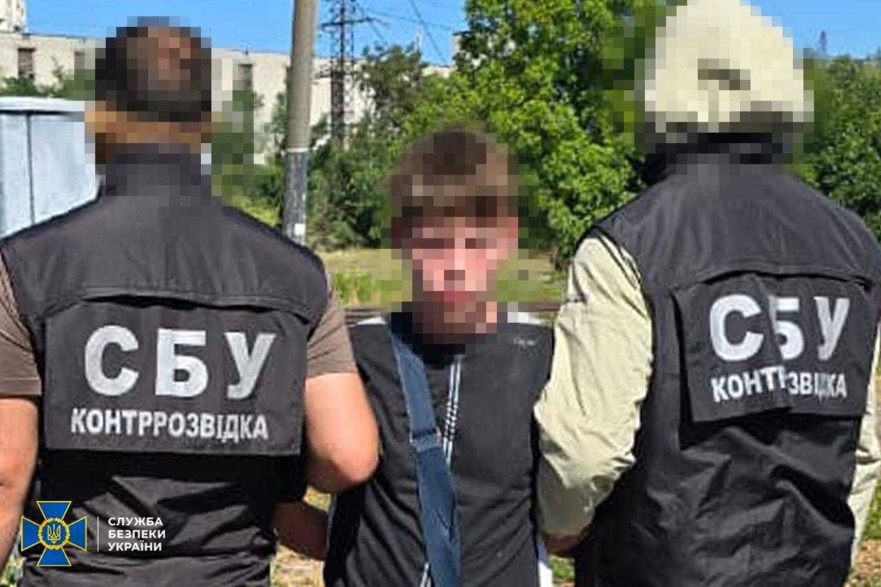 У Львові агент РФ писав на будівлях посилання на чат-бот, де вербують українців