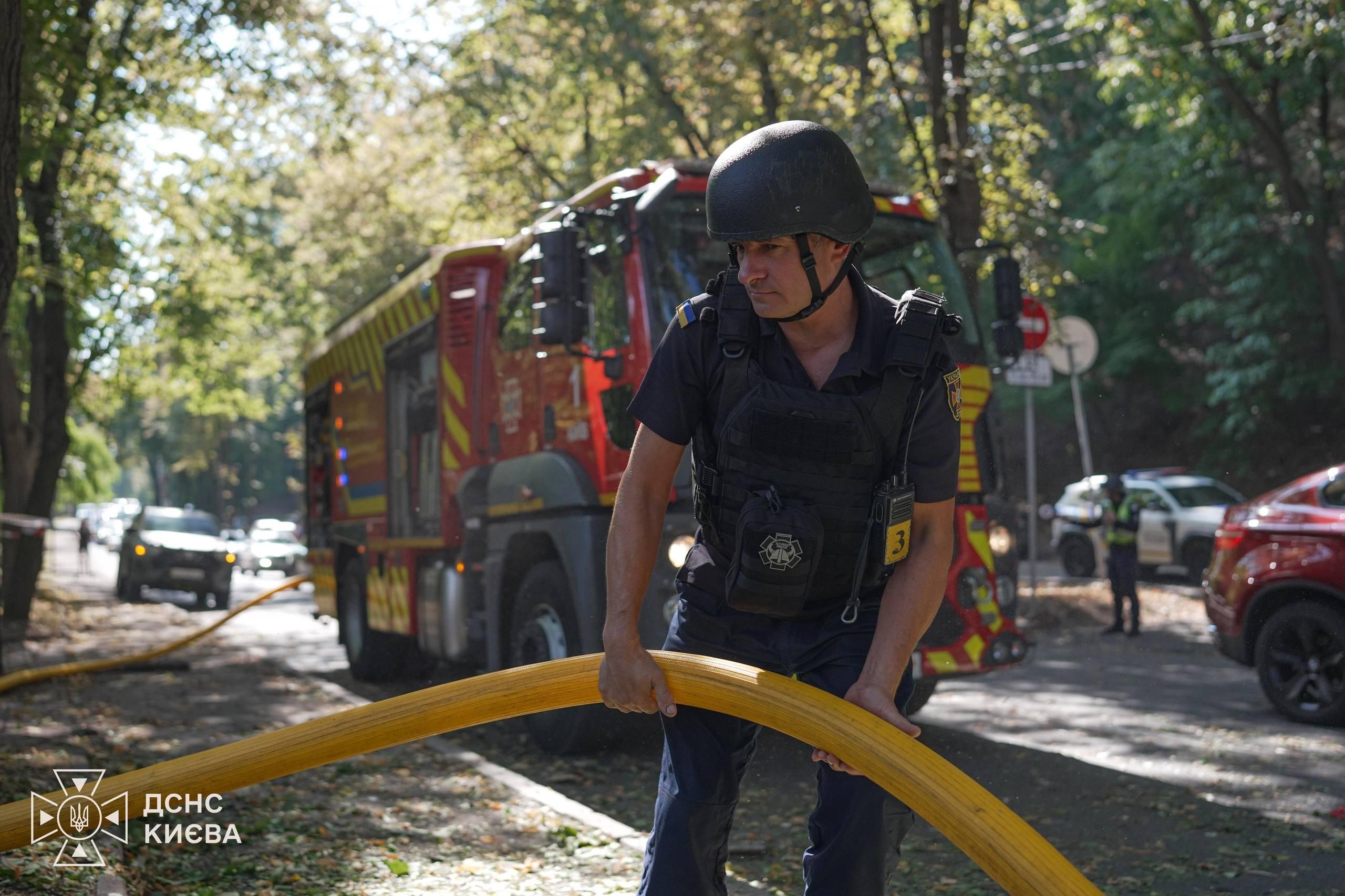 Атака на Київ триває: виникли пожежі у Печерському та Голосіївському районах