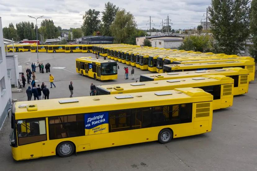 Фото архівне: автобуси, які передав Київ Дніпру у 2022 році