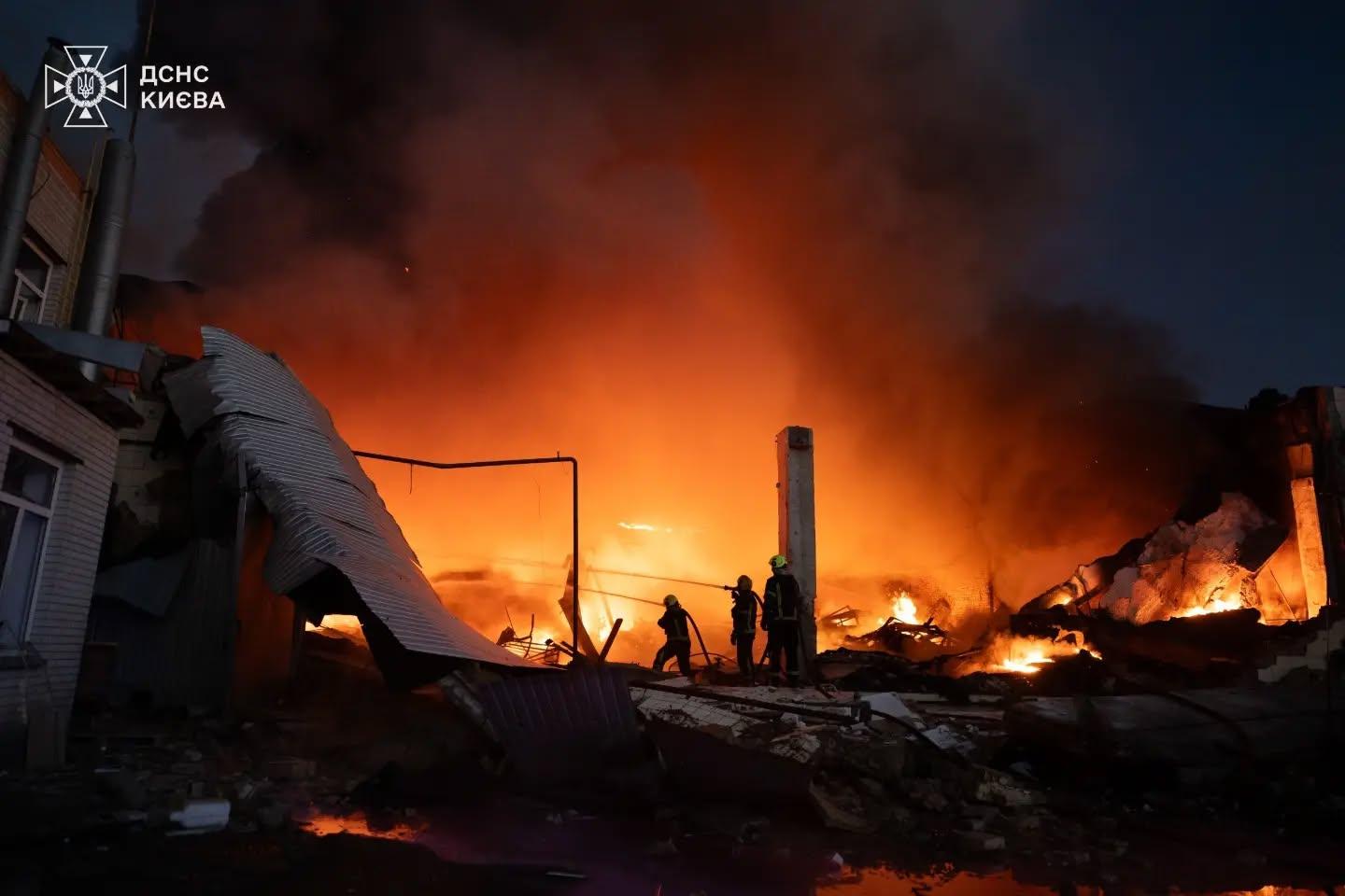 Російські дрони знищили склад з декораціями та костюмами «Кварталу 95»