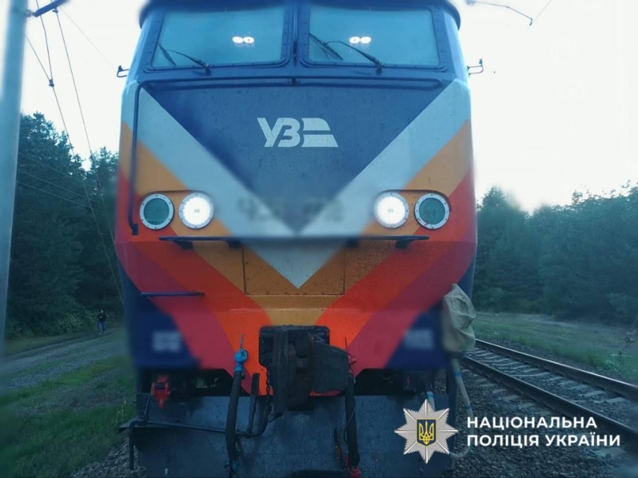У Фастівському районі поїзд смертельно травмував киянку