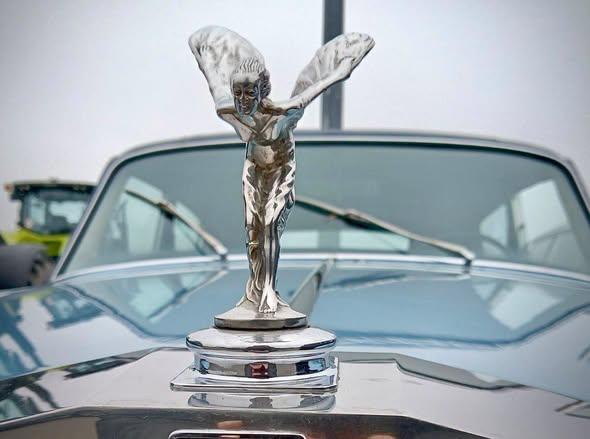 Власнику елітного Rolls-Royce оголосили підозру у контрабанді через підроблений сертифікат