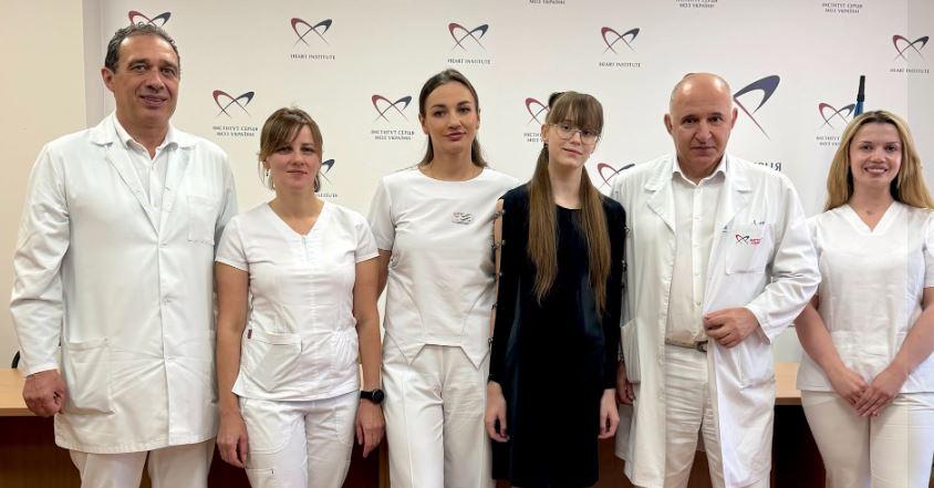 В Україні виписали з лікарні першу дитину, якій успішно пересадили легені