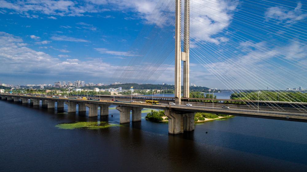 У Києві на три дні обмежать рух Південним мостом