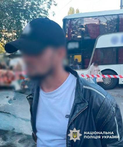 На автостанції у Києві затримали чоловіка з гранатою