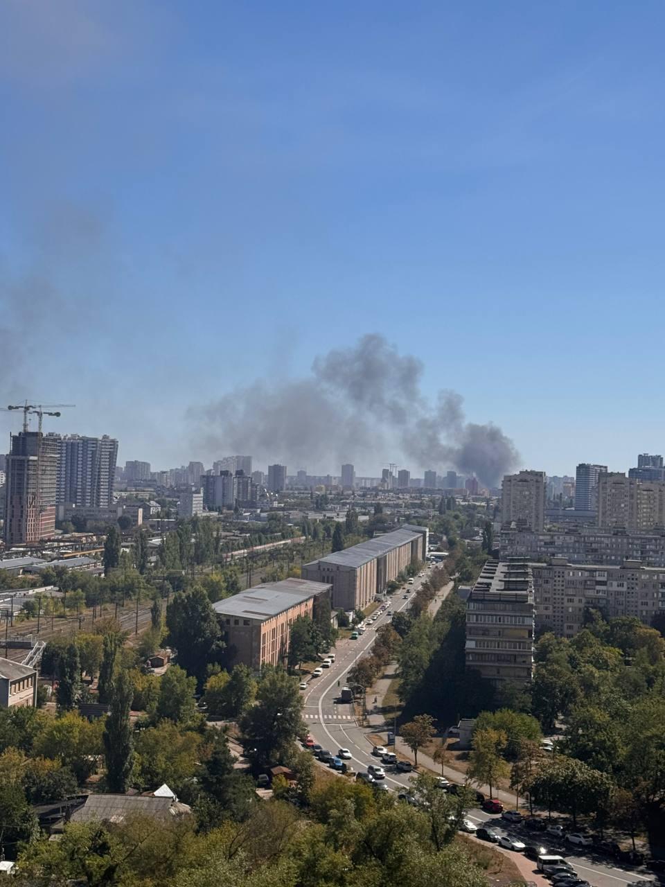 У Києві після атаки РФ дев’ятеро постраждалих: у Дніпровському районі загорівся склад