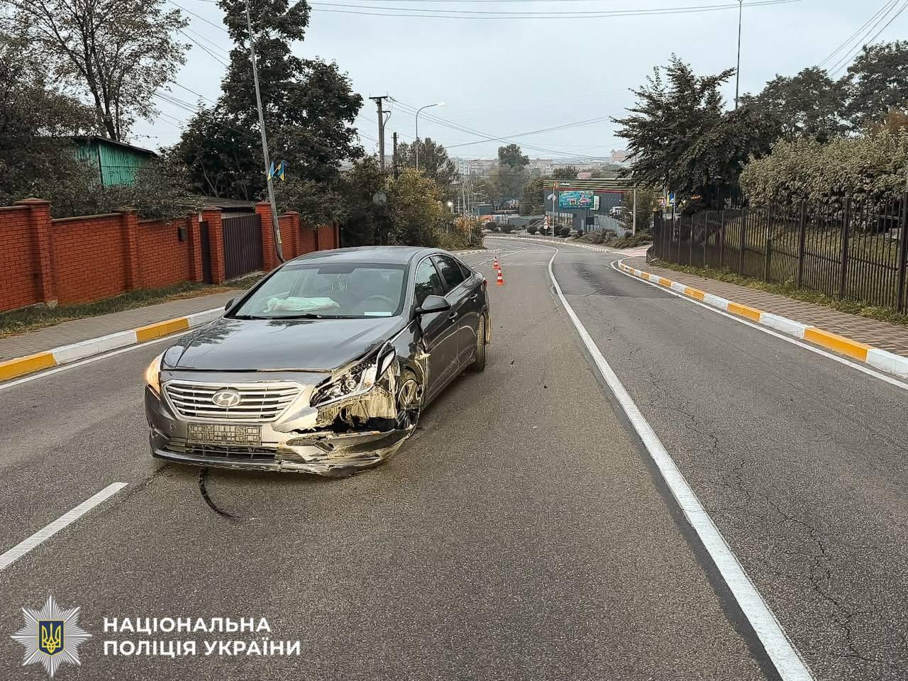 На Борщагівці п’яний водій збив жінку на тротуарі