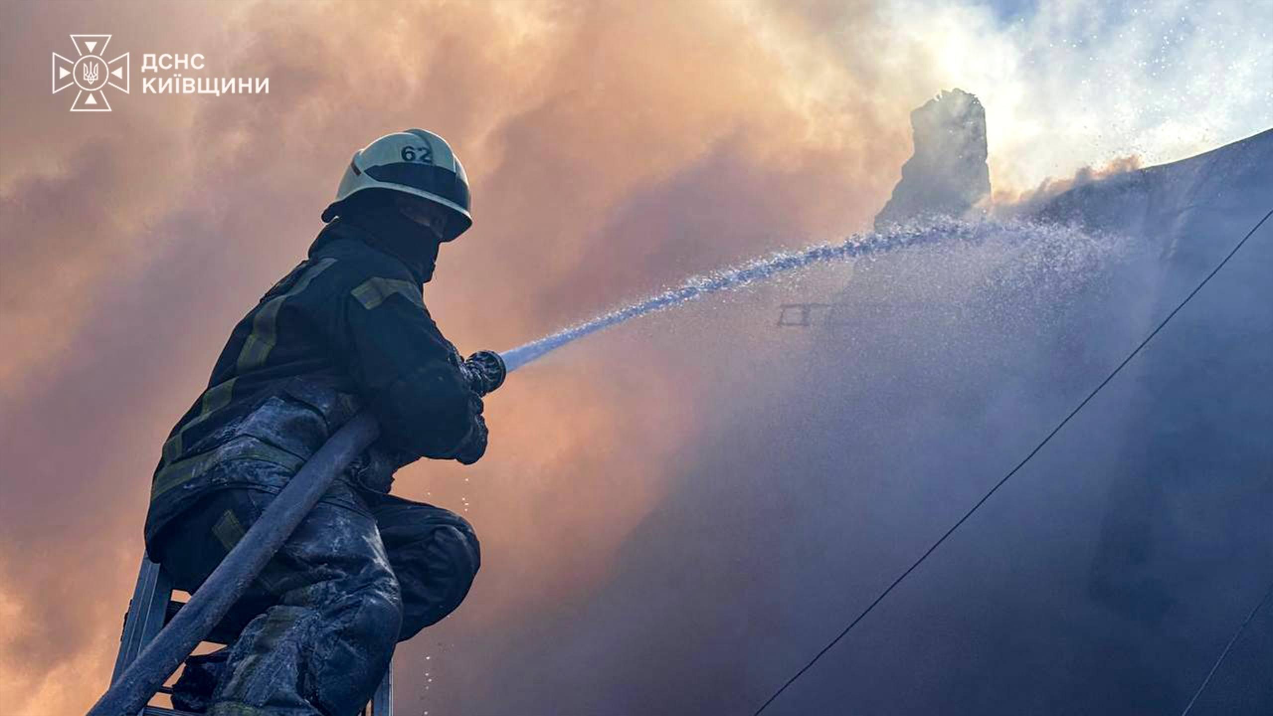 Три райони Київщини постраждали внаслідок ворожої атаки: пошкоджені будинки та авто