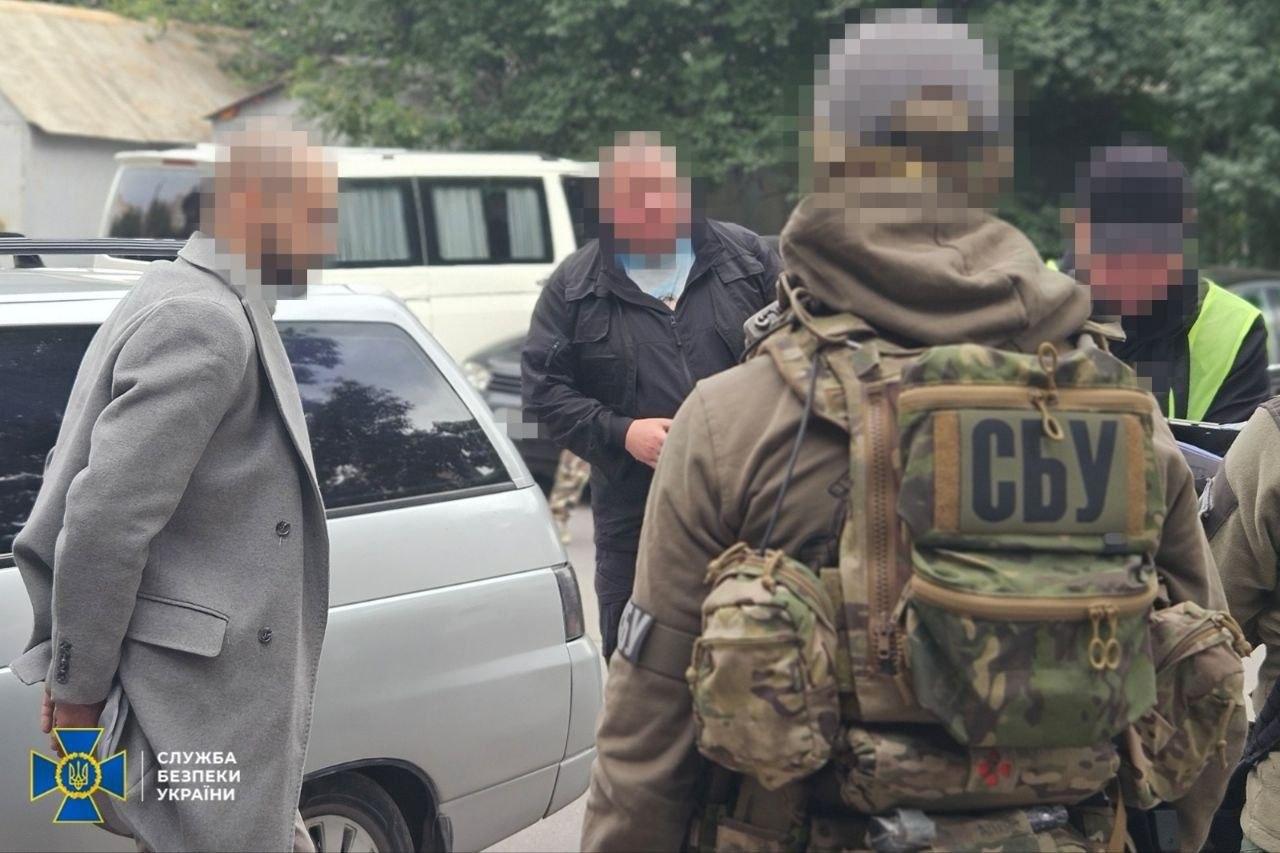 У Вінниці затримали чиновників, які «заробляли» на легалізації іноземців в Україні