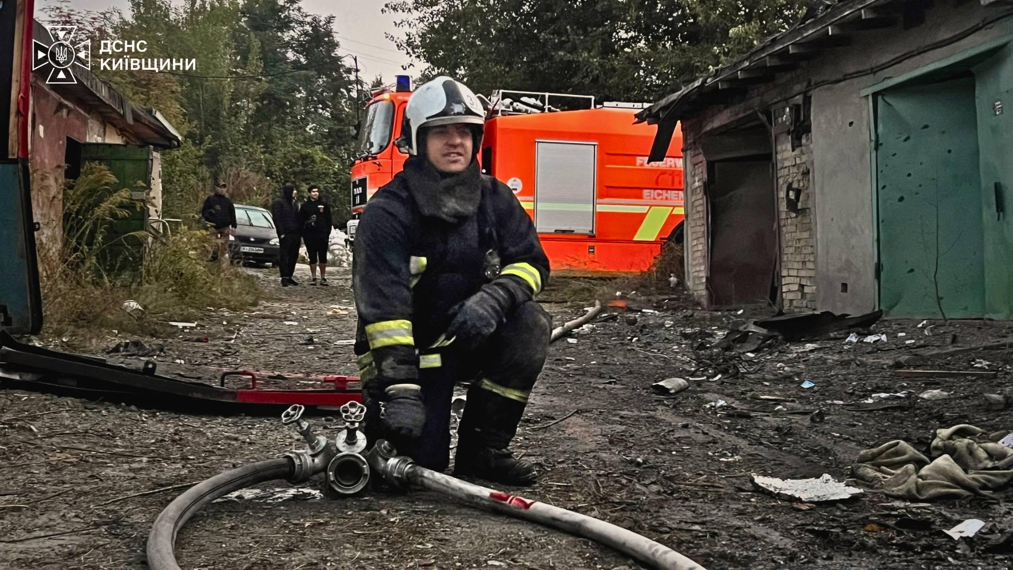 У Солом’янському районі внаслідок ворожої атаки пошкоджено 12-поверхову нежитлову будівлю на рівні 6 поверху