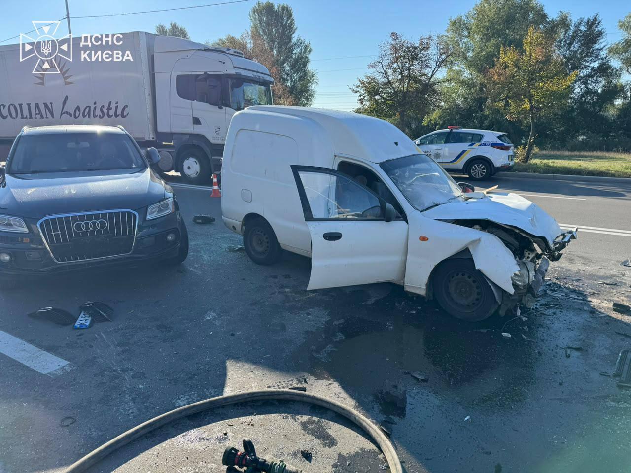 Масова аварія сталася у Деснянському районі: є постраждалі