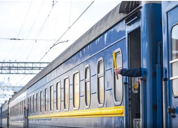 Після обстрілу потяга Одеса-Дніпро поїзди з обох міст ідуть з затримкою від 2 до 6 годин