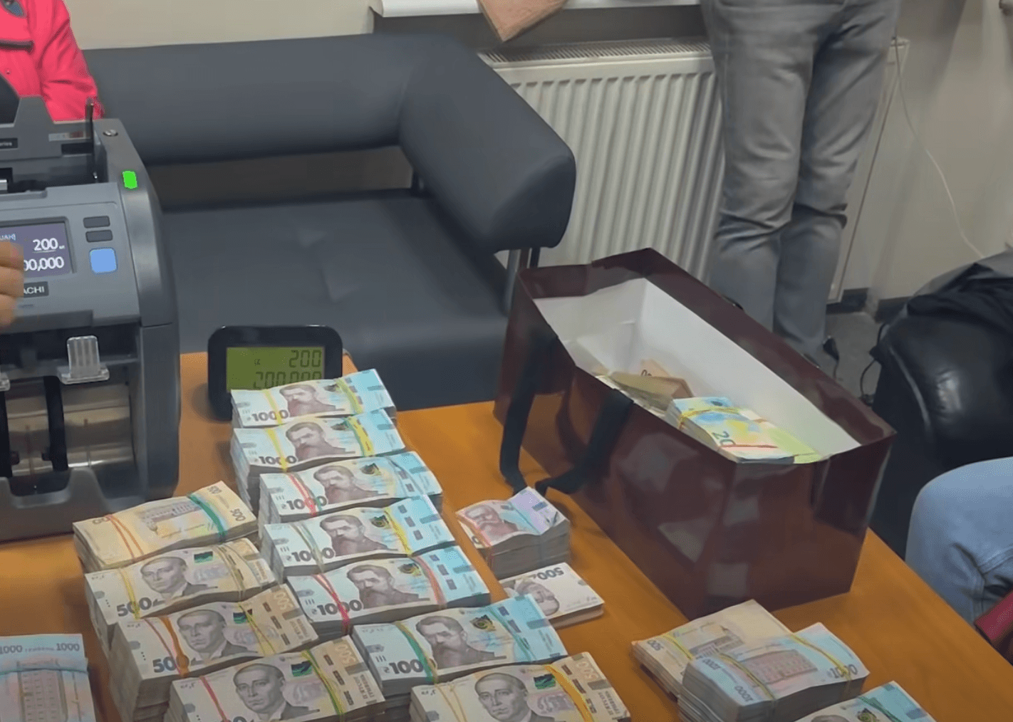 Обшуки у Києві, Харкові та Одесі: викрито конвертаційний центр з оборотом у 23,5 млрд грн