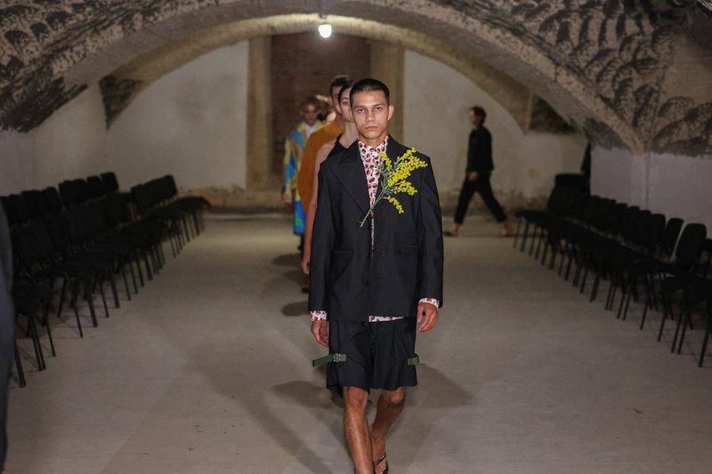 Дефіле Ukrainian Fashion Week проводили в темному укритті – урочистий захід перервала тривога
