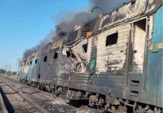 На Херсонщині російські дрони атакували два поїзди, є жертви