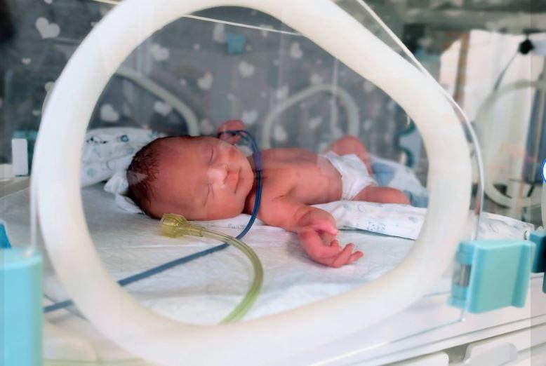 Диво у Львові: лікарі понад 3 місяці зберігали вагітність після відходження вод