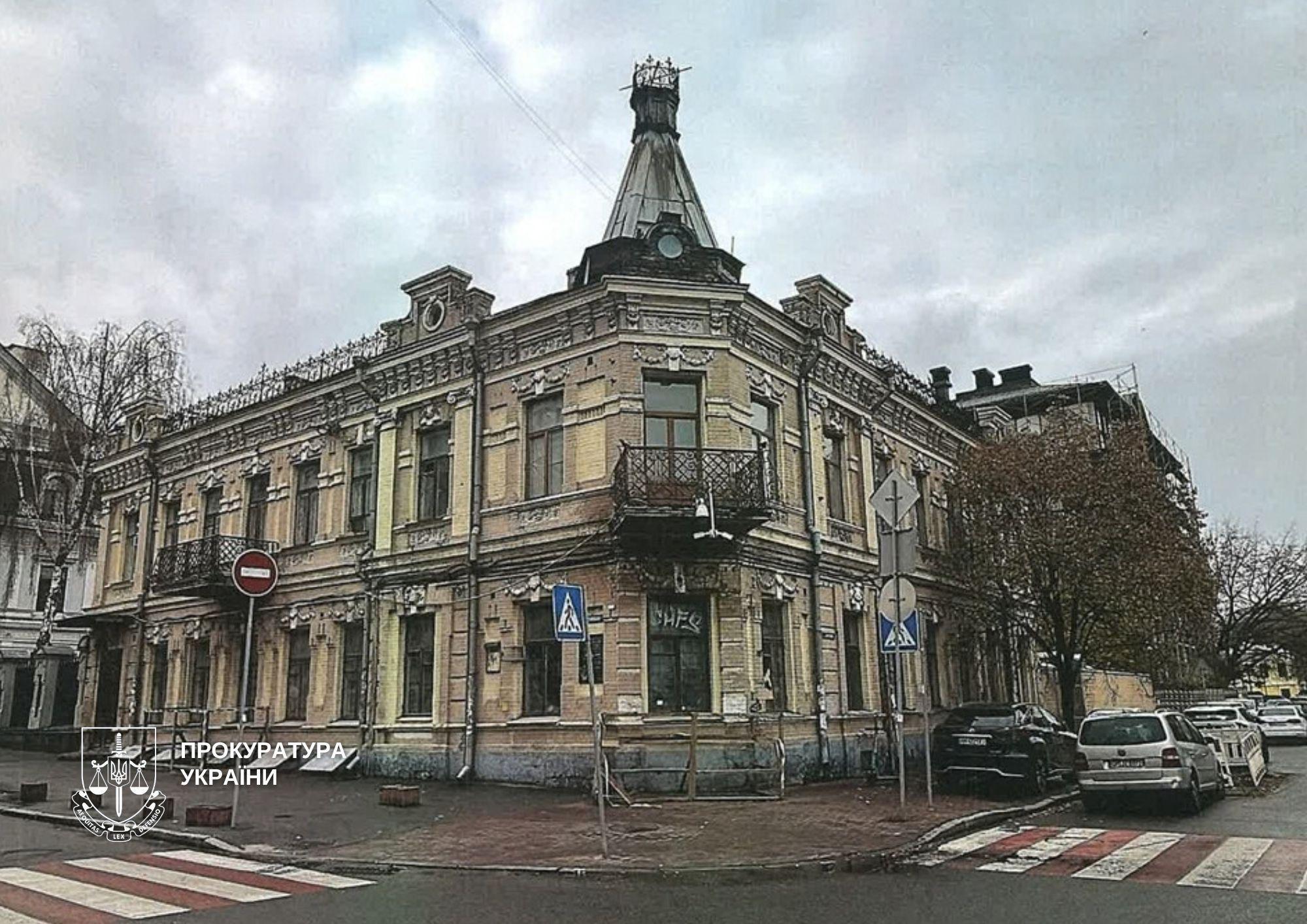 Будинок Хвойки перетворюється на руїни — на його власника подали до суду