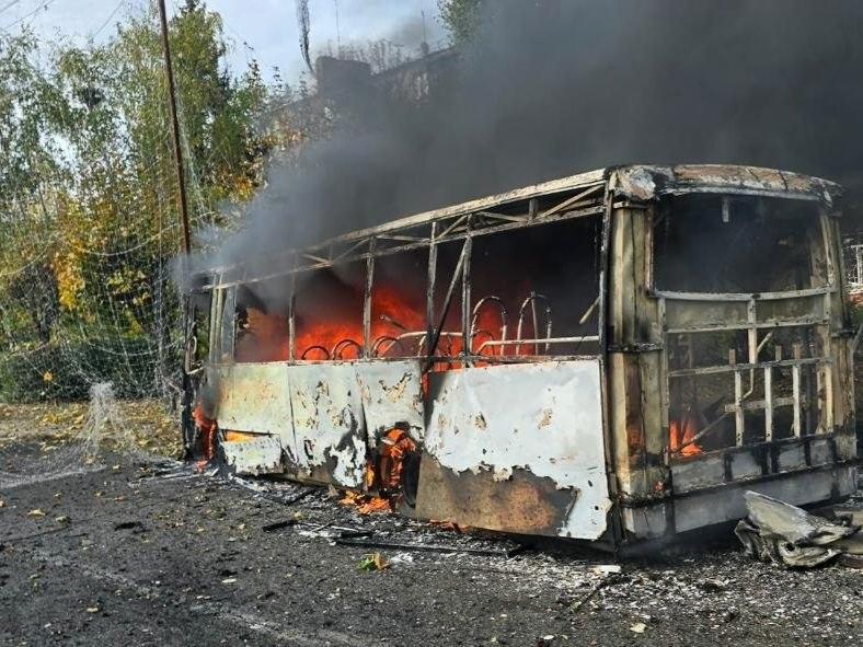 Росіяни вдарили по рейсовому автобусу у Краматорську: 12 людей загинули, 14 поранені