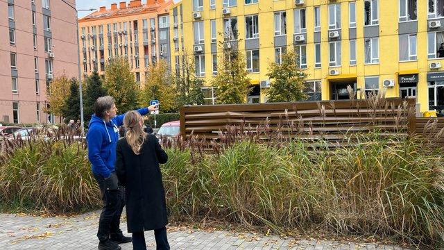 Зірка «Гри престолів» відвідав пошкоджений обстрілом «Комфорт Таун» у Києві