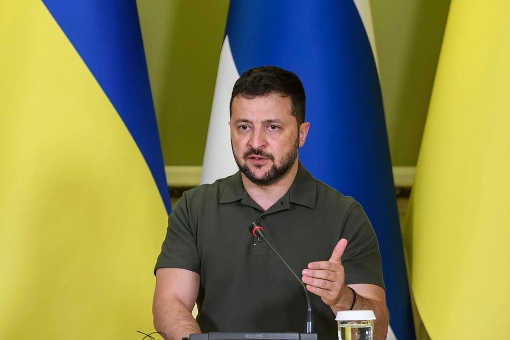 Зеленський відреагував на масовані удари по енергетиці і критичній інфраструктурі України