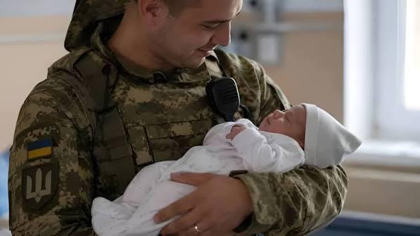 Рік відстрочки після народження дитини: петиція до Кабміну зібрала менш ніж десяту частину потрібних голосів