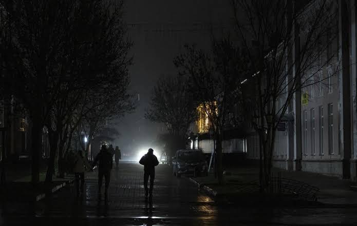 Конотоп п’яту добу майже без світла: місту бракує пального для генераторів