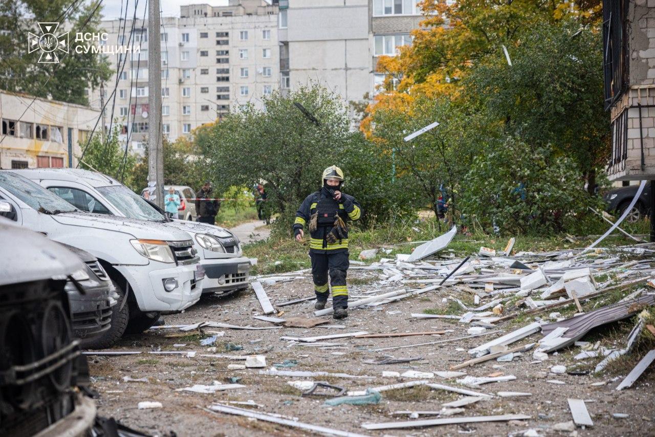 У Дніпрі РФ поцілила по компанії зв’язку, в Сумах – 7 травмованих, у Києві пожежу загасили