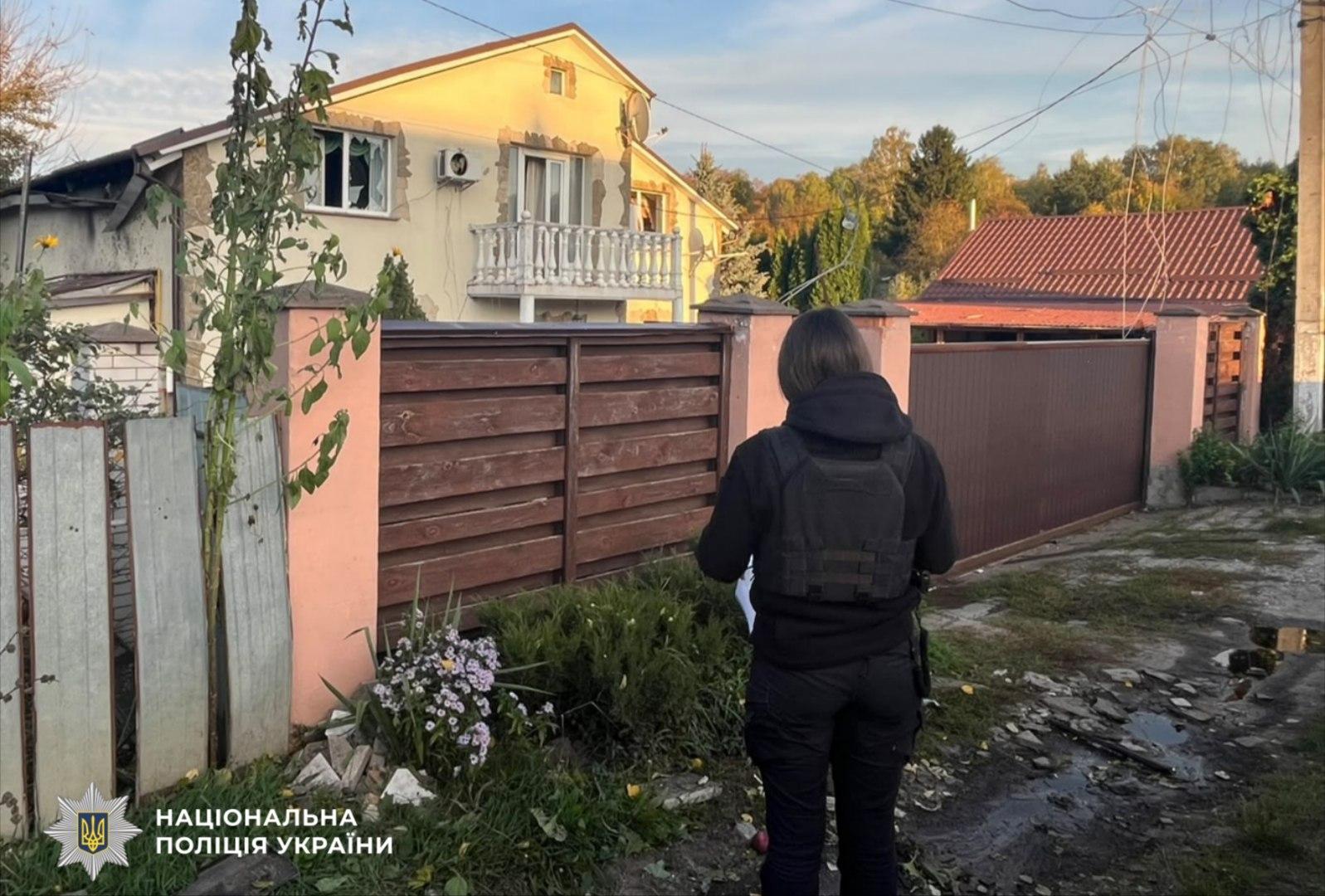 На Київщині внаслідок атаки пошкоджені будинки та авто, є постраждалі