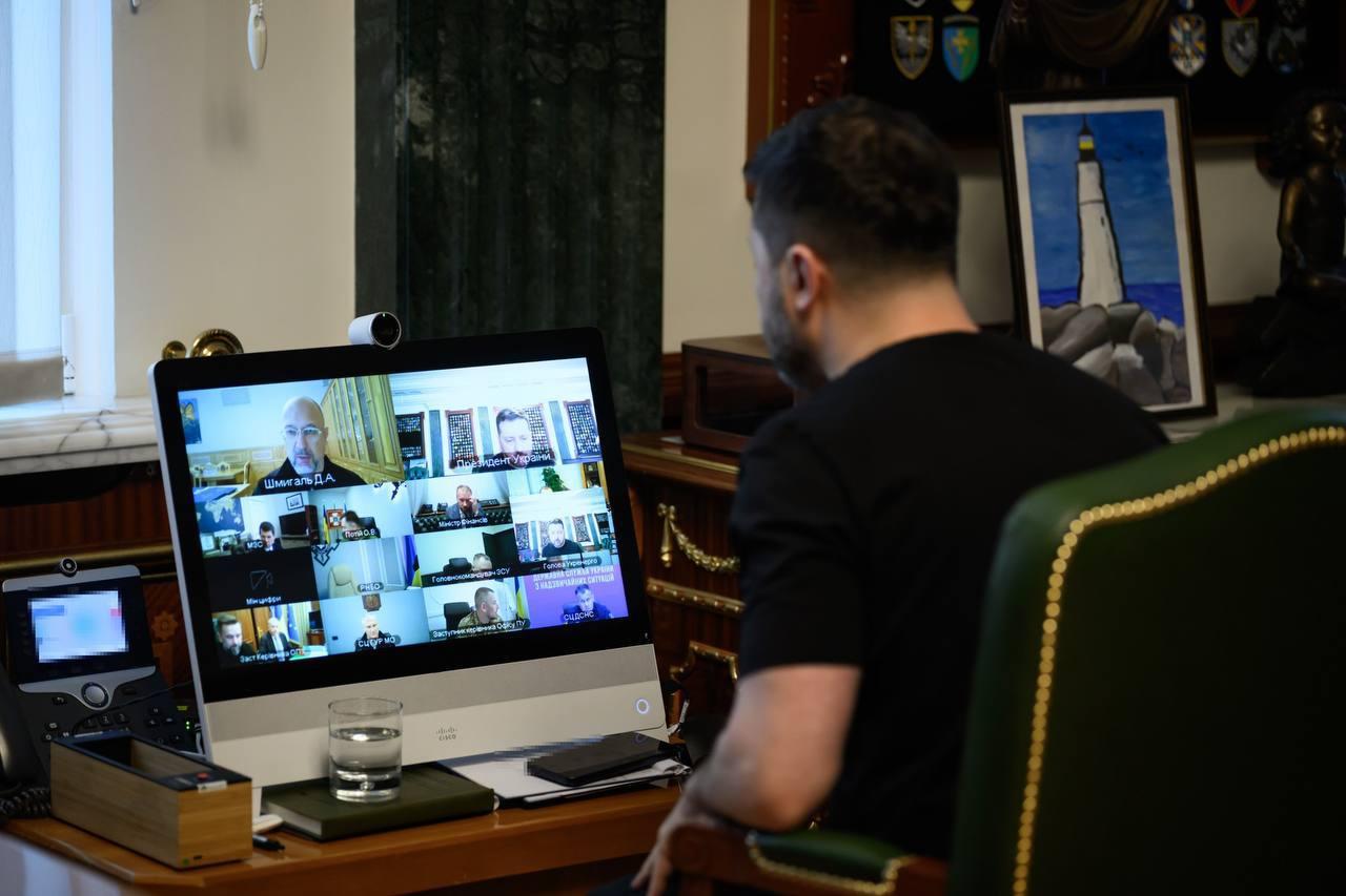 Касетна балістика по Києву: Зеленський повідомив про удар між Лаврою та монастирем