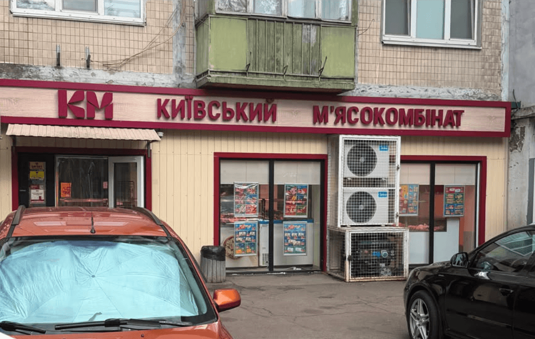 Шевченківський район звільняють від незаконної реклами: де триває демонтаж