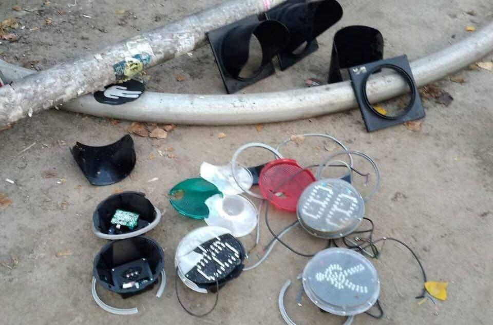 Вандалы повредили светофоры