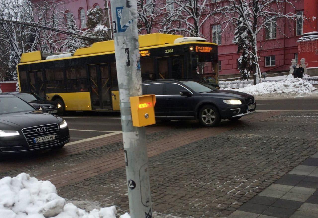 Кнопка вызова светофора