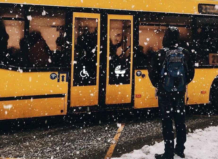 Остановка транспорт Киев Зима