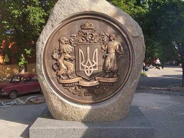 Барельеф Фастов