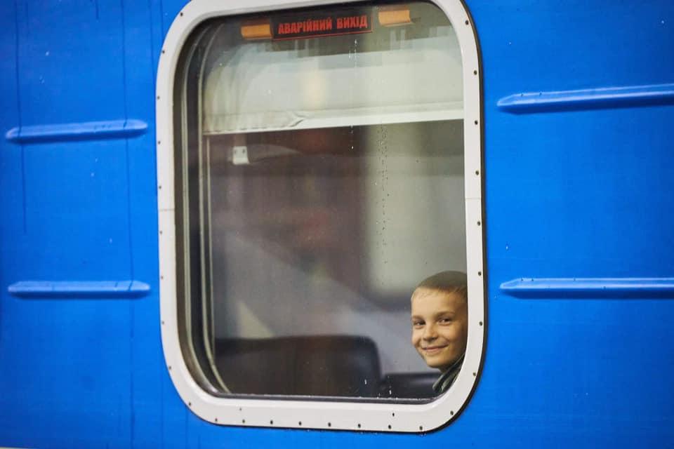 посадка в поїзд з дітьми
