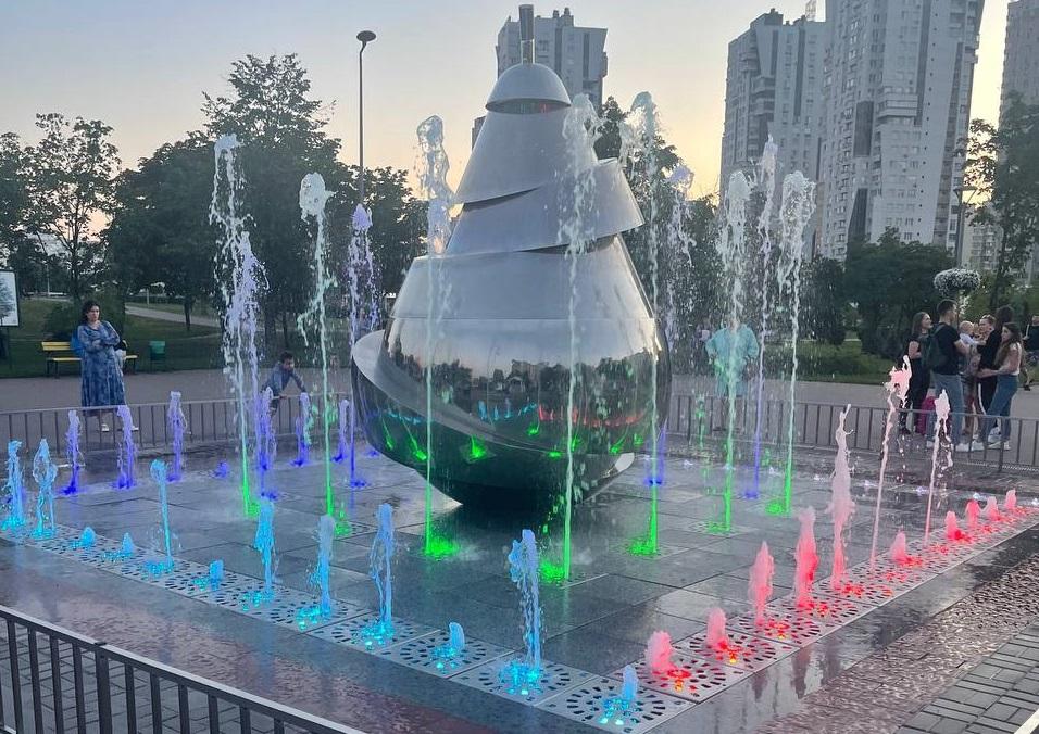 Груша фонтан Позняки