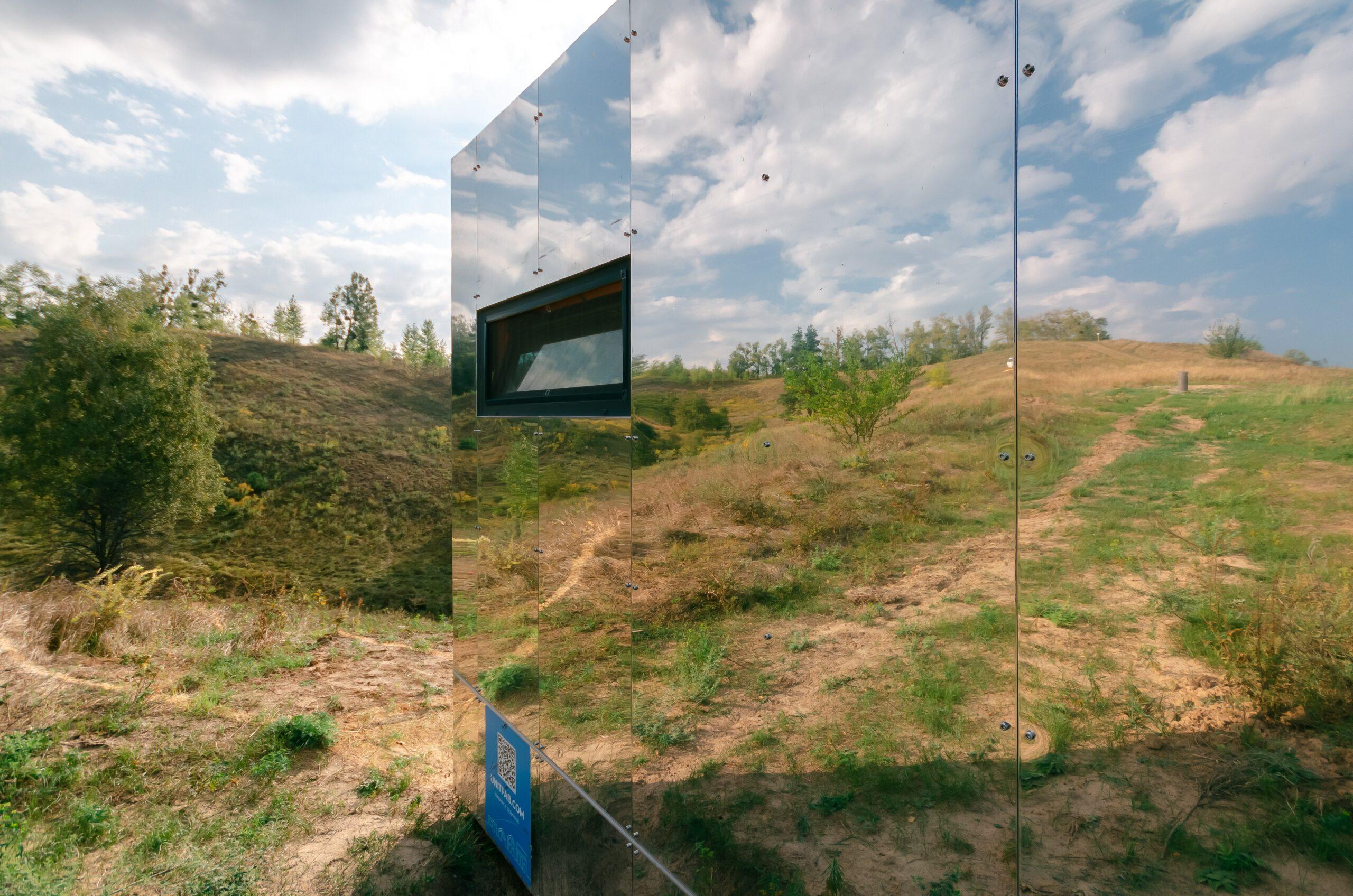 Сосни і тиша. На Київщині з'явився екоготель із дзеркальними будиночками