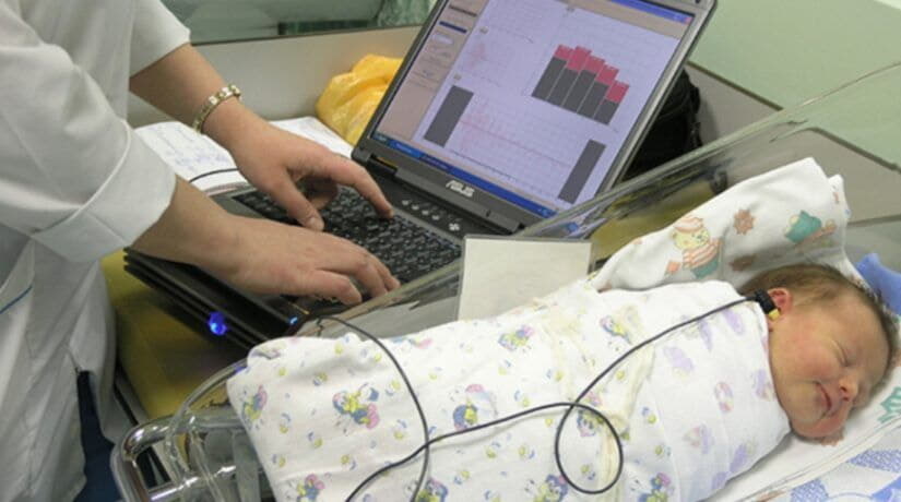 Роддома получили оборудование для диагностики недостатков слуха у новорожденных