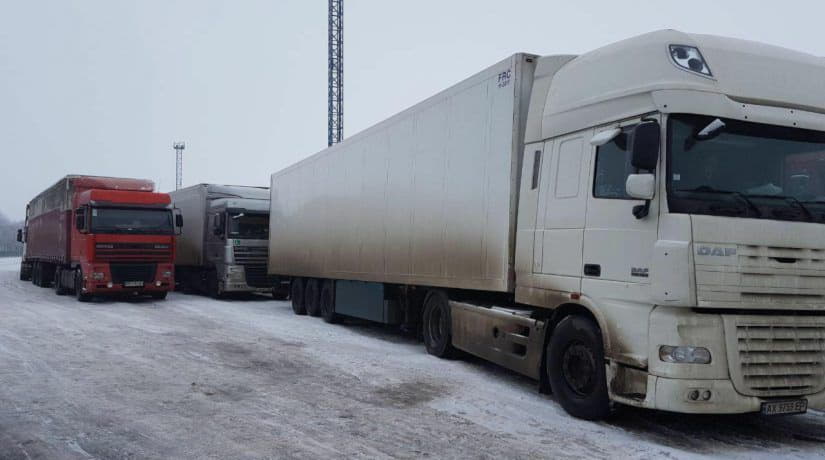 В случае усиления снегопада с 16:00 ограничат въезд грузовиков в Киев