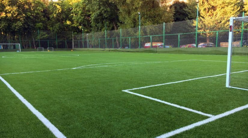 У двох навчальних закладах Голосіївського району облаштовано сучасні футбольні поля