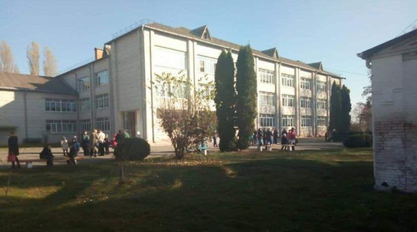В школе Киевской области распылили газ, девять детей в больнице