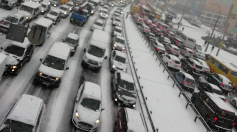 Во всех районах города 10-балльные пробки и множество ДТП