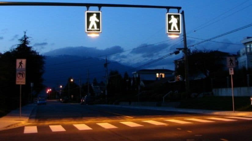 На 12 наземных пешеходных переходах появится сенсорное освещение