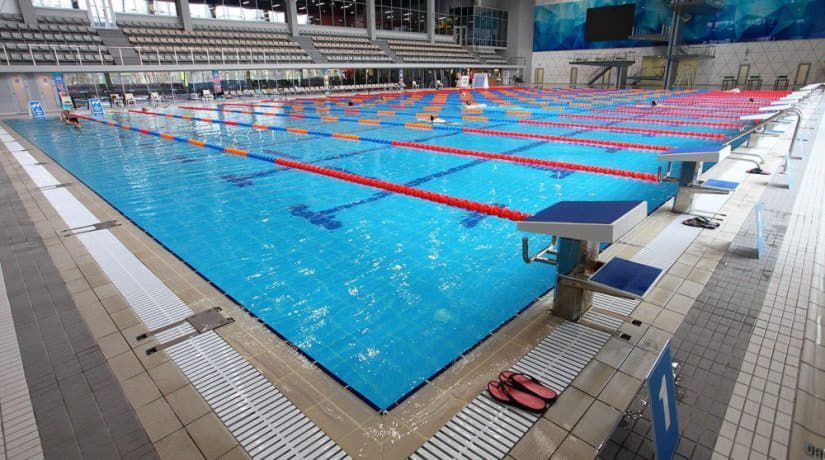В бассейне столичного спортклуба утонул мужчина