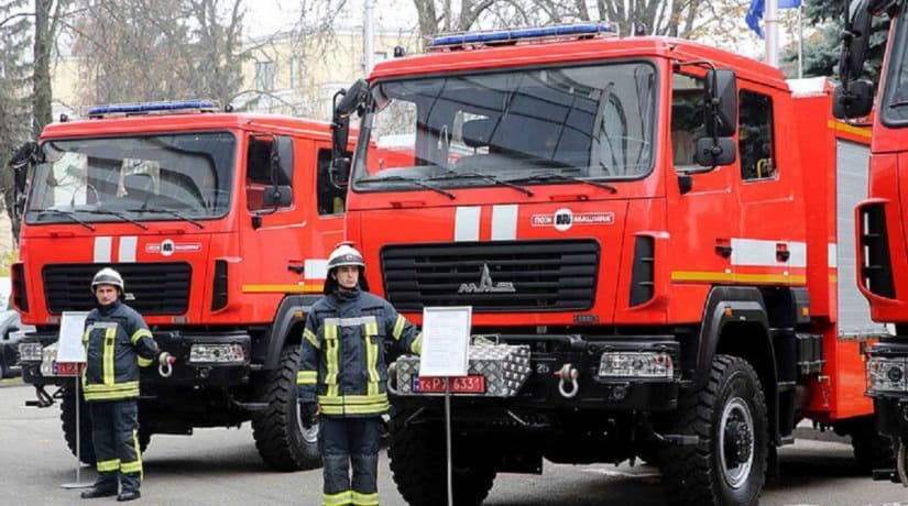 Спасатели Киева получили новые автомобили украинского производства