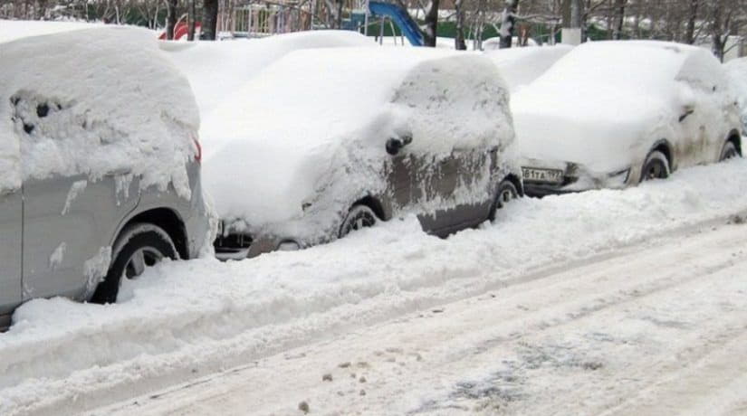 В связи с ухудшением погоды киевлян просят не парковать авто на обочинах дорог
